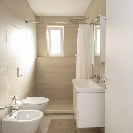 Mia's Place Corner Apartment Tirana